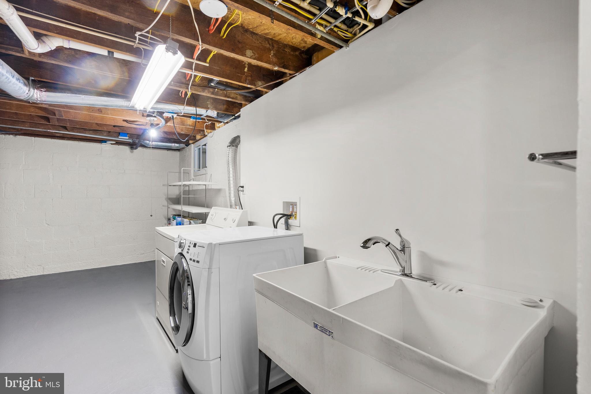 COUNTRY CLUB - Residential