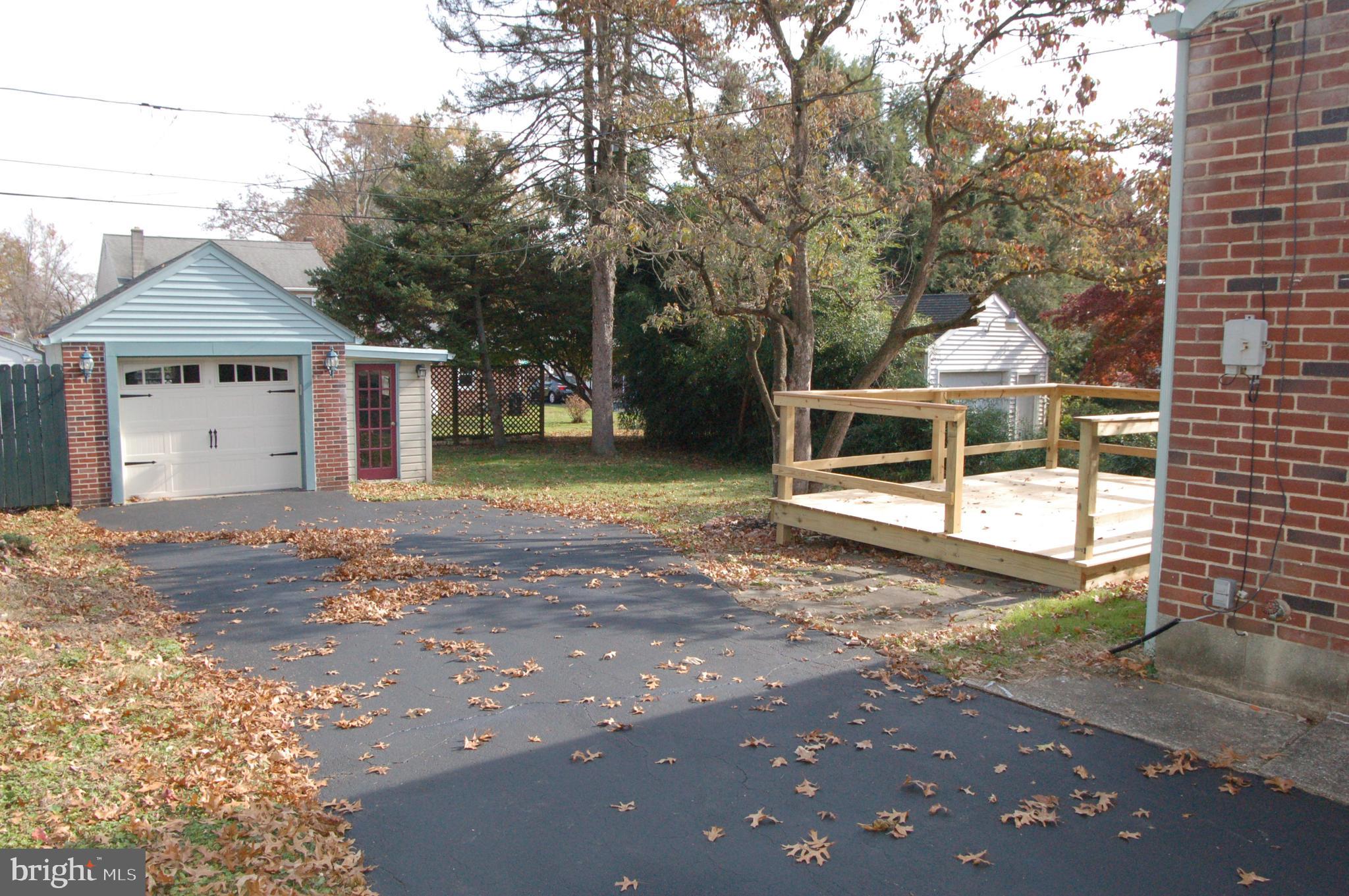 MANOR RIDGE - Residential