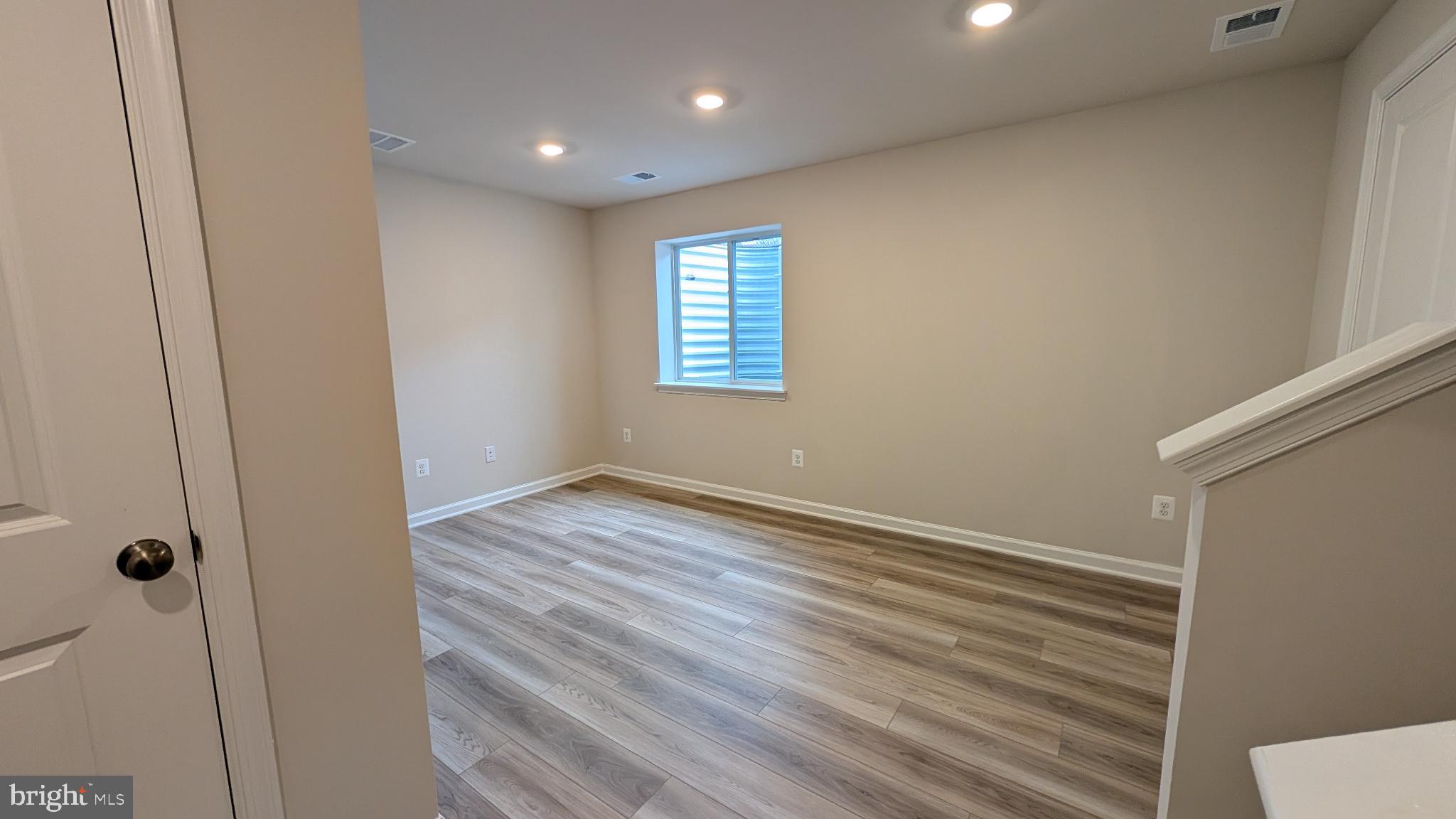 RED CLOVER MEADOWS - Residential Lease