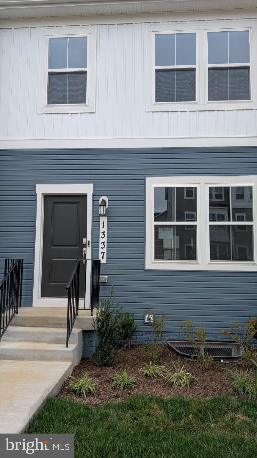 RED CLOVER MEADOWS - Residential Lease