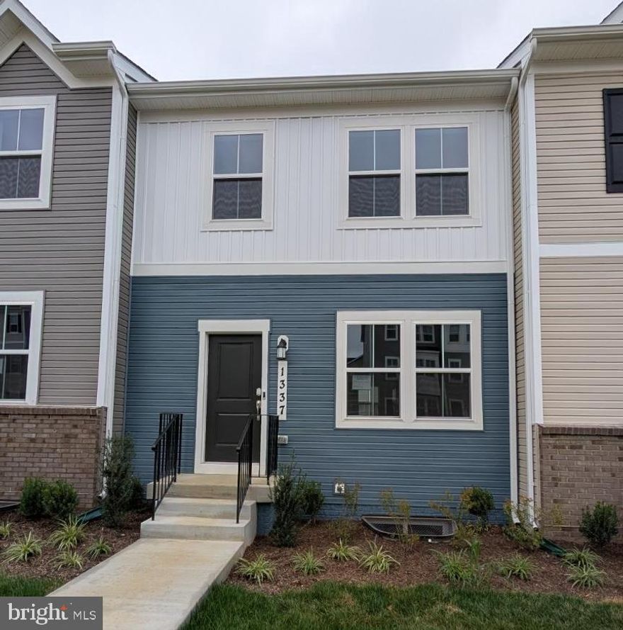 Brand-New Townhome for Rent in Ranson, WV – Lancaster Model by Lennar! Discover luxury townhome living in the highly sought-after Red Clover community! This brand-new, 3-bedroom, 4-bathroom, 1,762 sq. ft. home is thoughtfully designed with modern finishes and an open-concept layout perfect for today’s lifestyle. ✔ Chef’s kitchen with quartz countertops, stainless steel appliances, and a large island ✔ Spacious primary suite with walk-in closet & spa-inspired en-suite bath ✔ Fully finished lower level with a full bath—perfect for a home office or rec room ✔ End-unit advantage—extra privacy, more windows & abundant natural light ✔ Prime location—close to shopping, dining, and major commuter routes Move-in ready and packed with premium features, this home is an opportunity you don’t want to miss! 📞 Contact us today to schedule a tour!