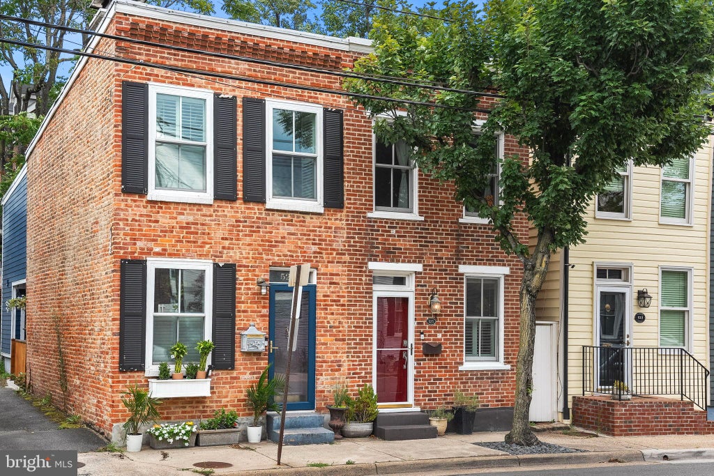 Photo of 525 N Patrick Street, ALEXANDRIA, VA 22314 (MLS # VAAX2064696)