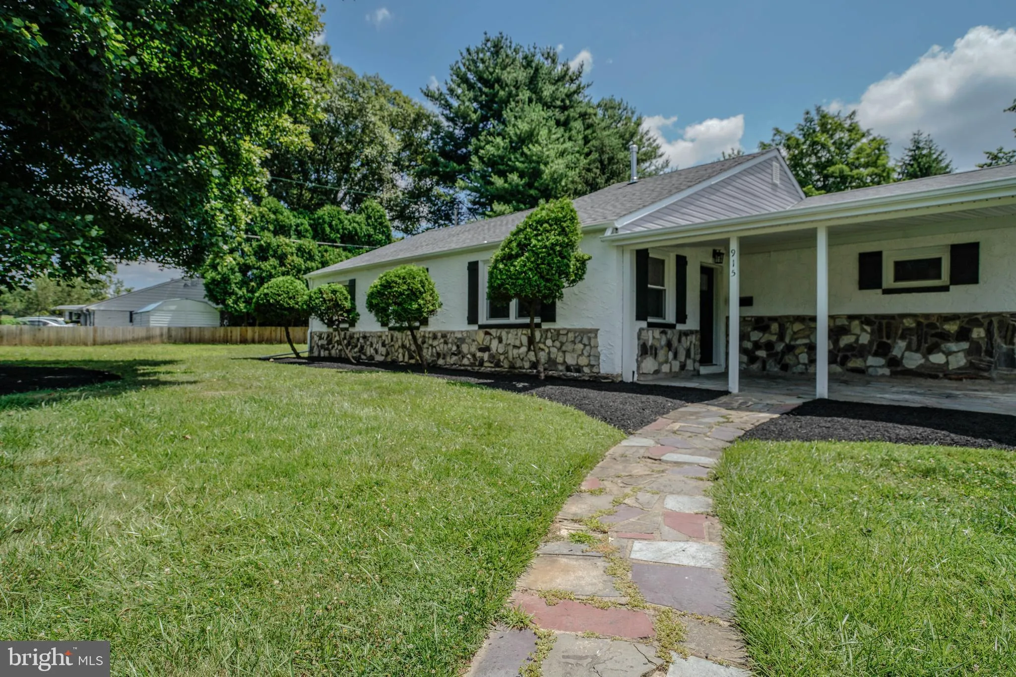 915 Hunters Lane, Oreland, PA 19075