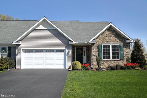 Photo of 5293 OAK LEAF DR, MOUNT JOY, PA 17552 (MLS # PALA2033042)