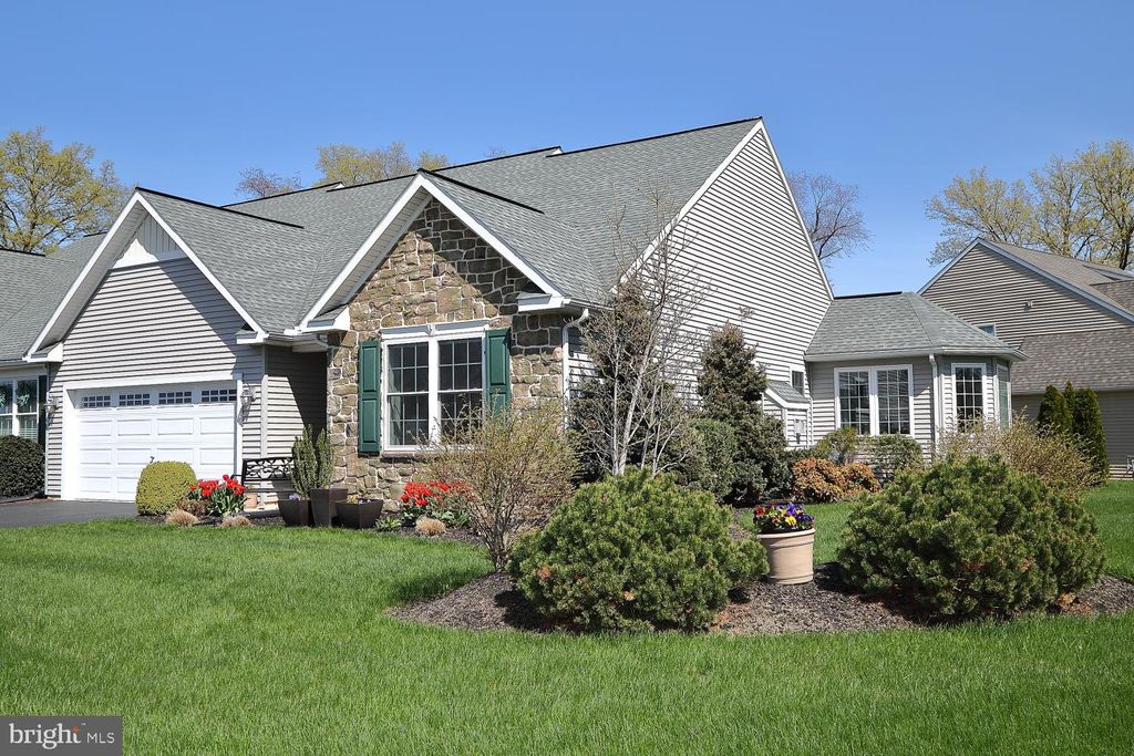 Photo of 5293 OAK LEAF DR, MOUNT JOY, PA 17552 (MLS # PALA2033042)