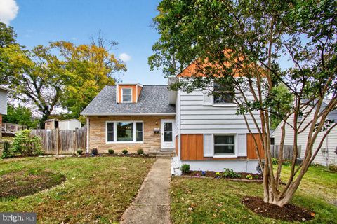 Photo of 4605 Iris Street, ROCKVILLE, MD 20853 (MLS # MDMC2203782)