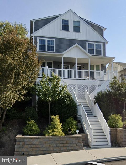 Townhouse For Sale - 912 Ford Street<br/> BRIDGEPORT, PA 19405