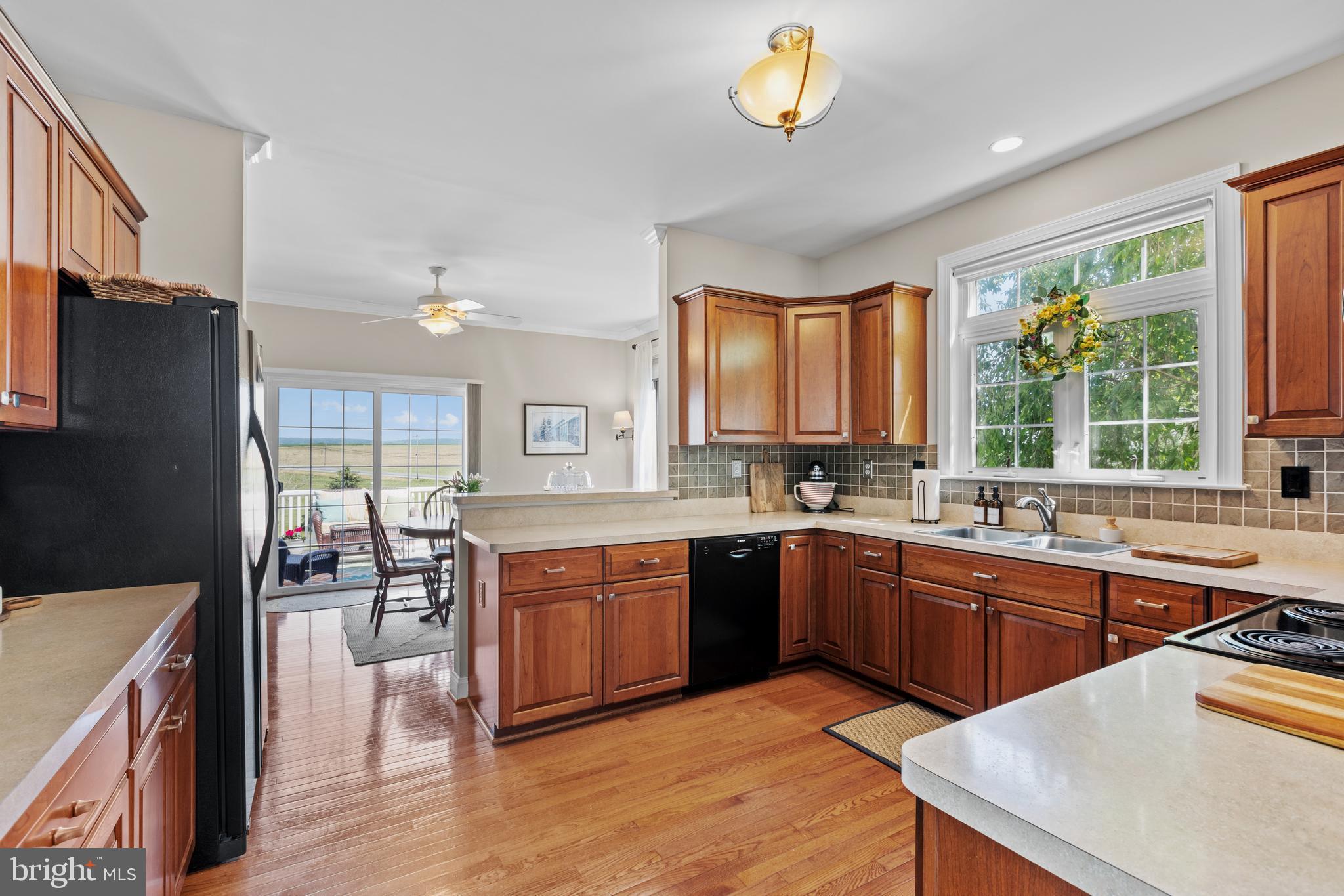 KNOB HILL FARMS - Residential