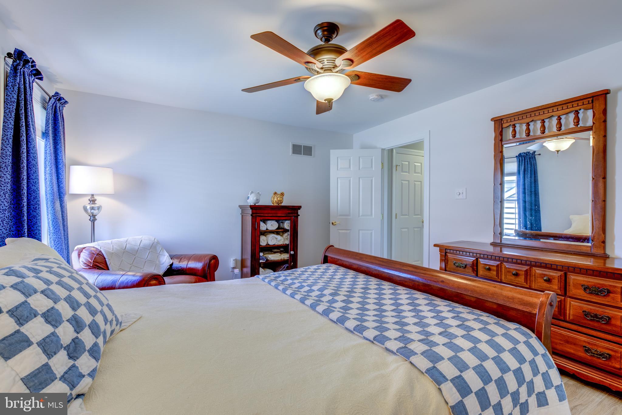 KNOB HILL FARMS - Residential