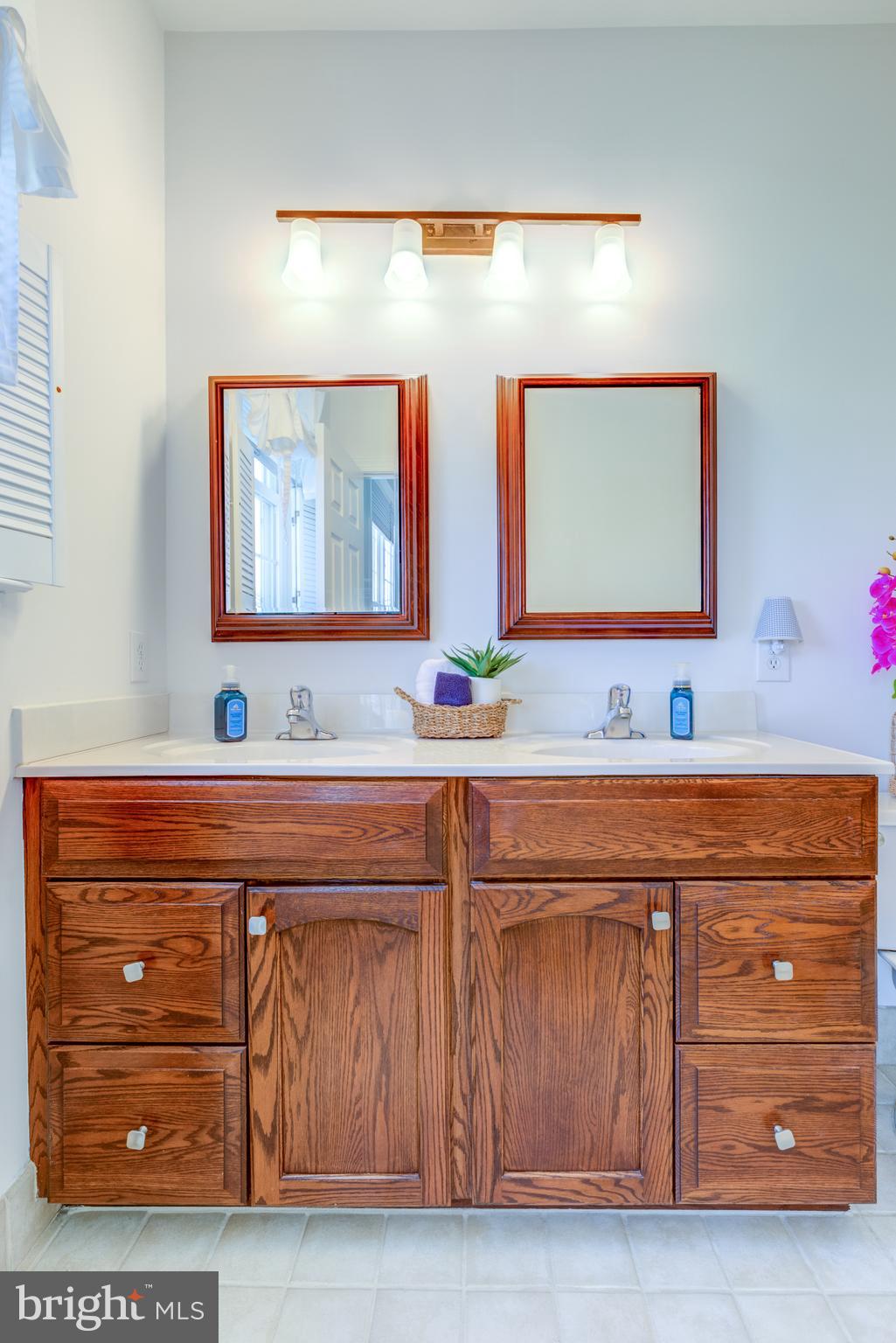 KNOB HILL FARMS - Residential