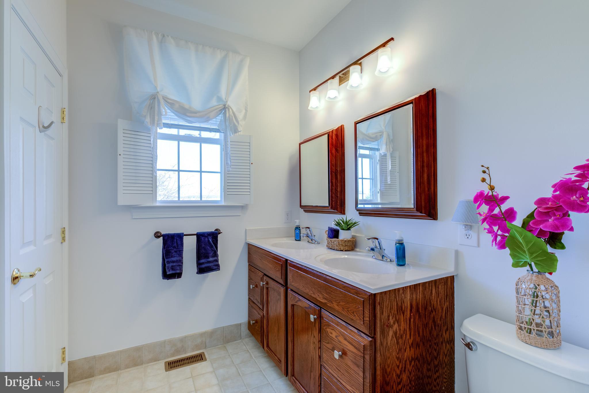 KNOB HILL FARMS - Residential