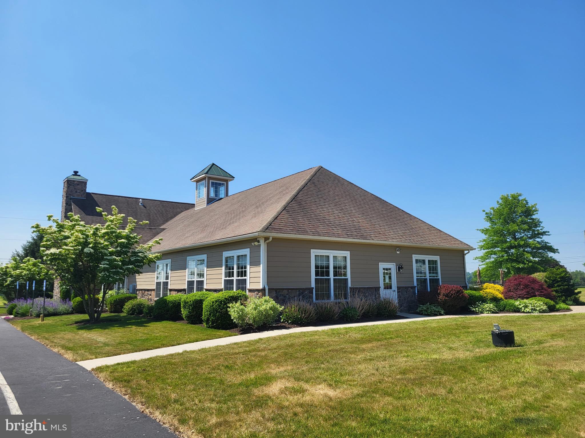 KNOB HILL FARMS - Residential