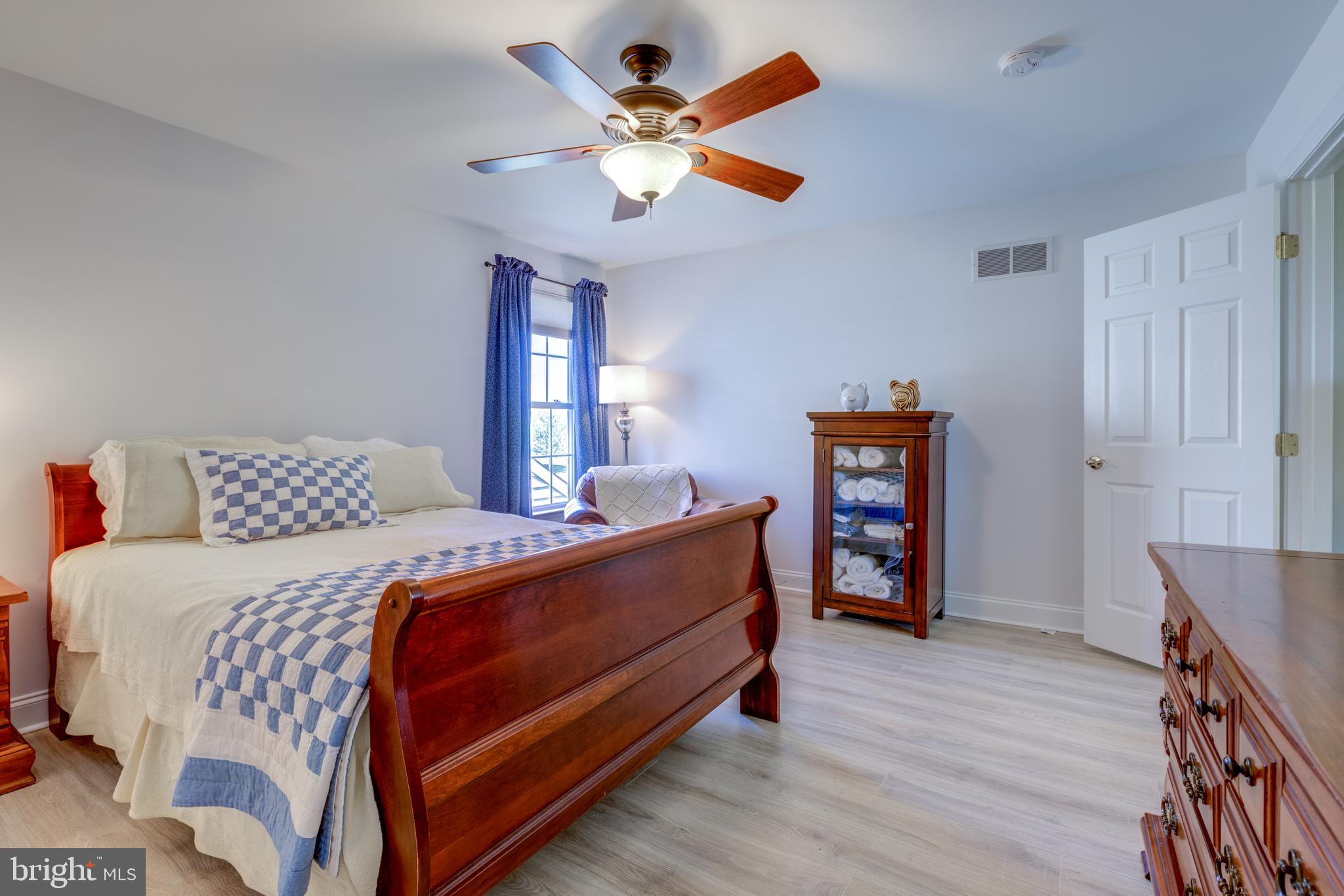 KNOB HILL FARMS - Residential