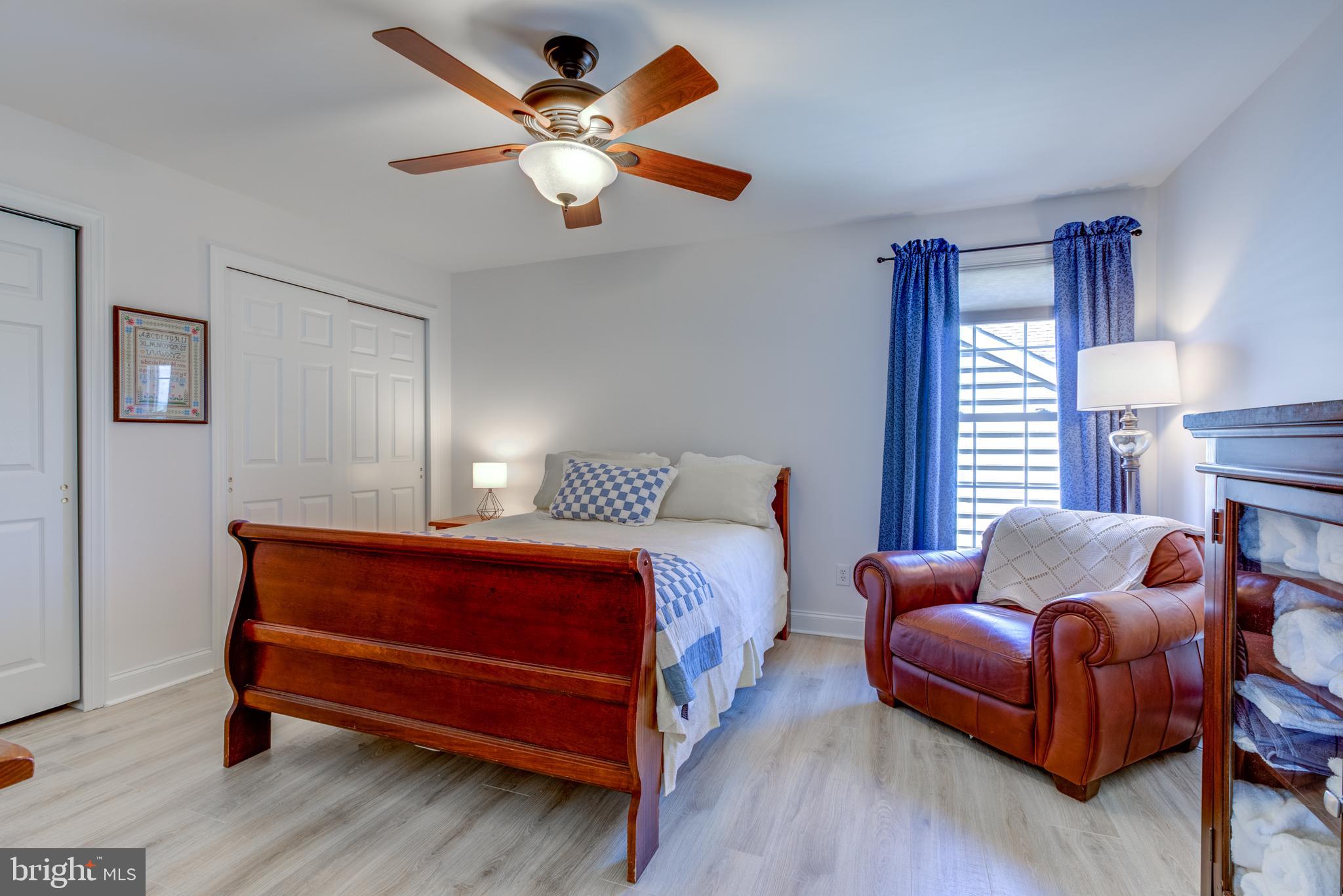 KNOB HILL FARMS - Residential