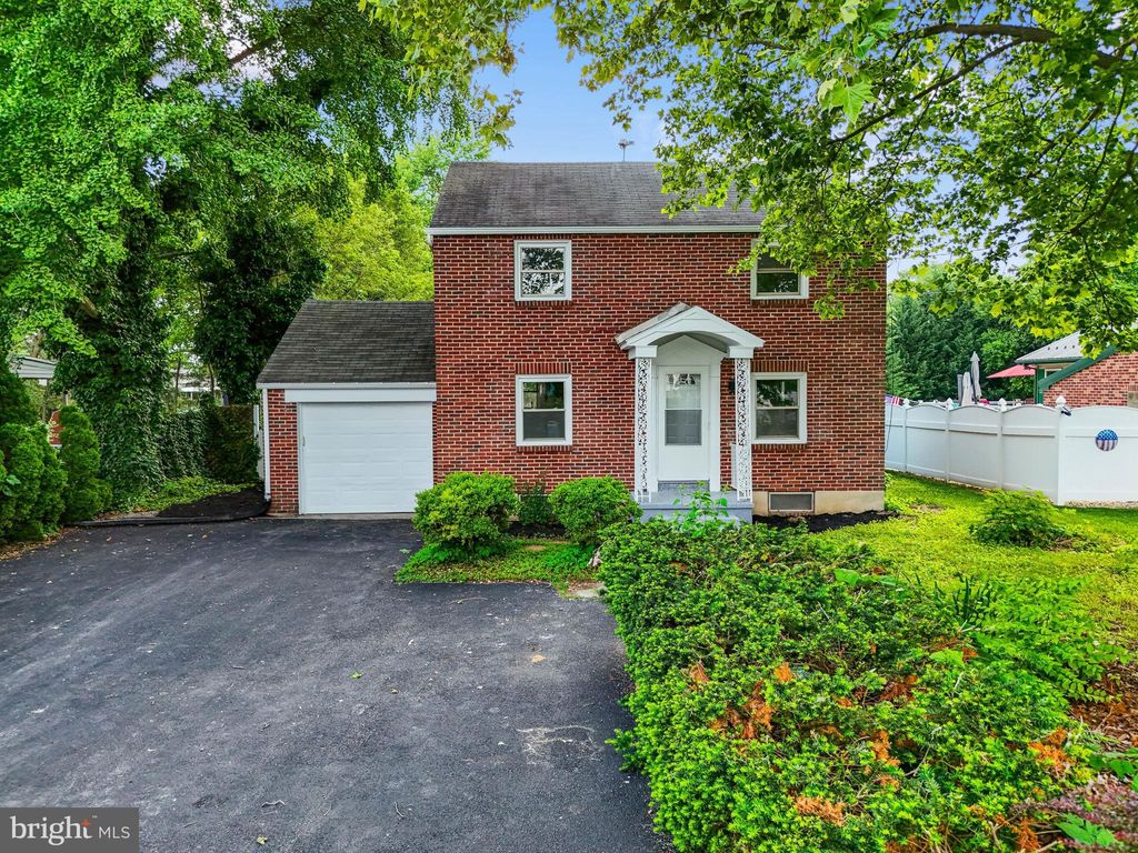 Photo of 2628 N George St, YORK, PA 17406 (MLS # PAYK2083618)
