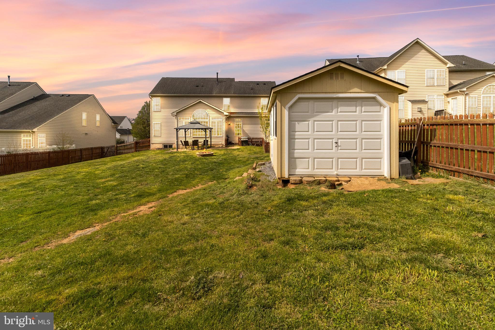 ARCHERS ROCK - Residential