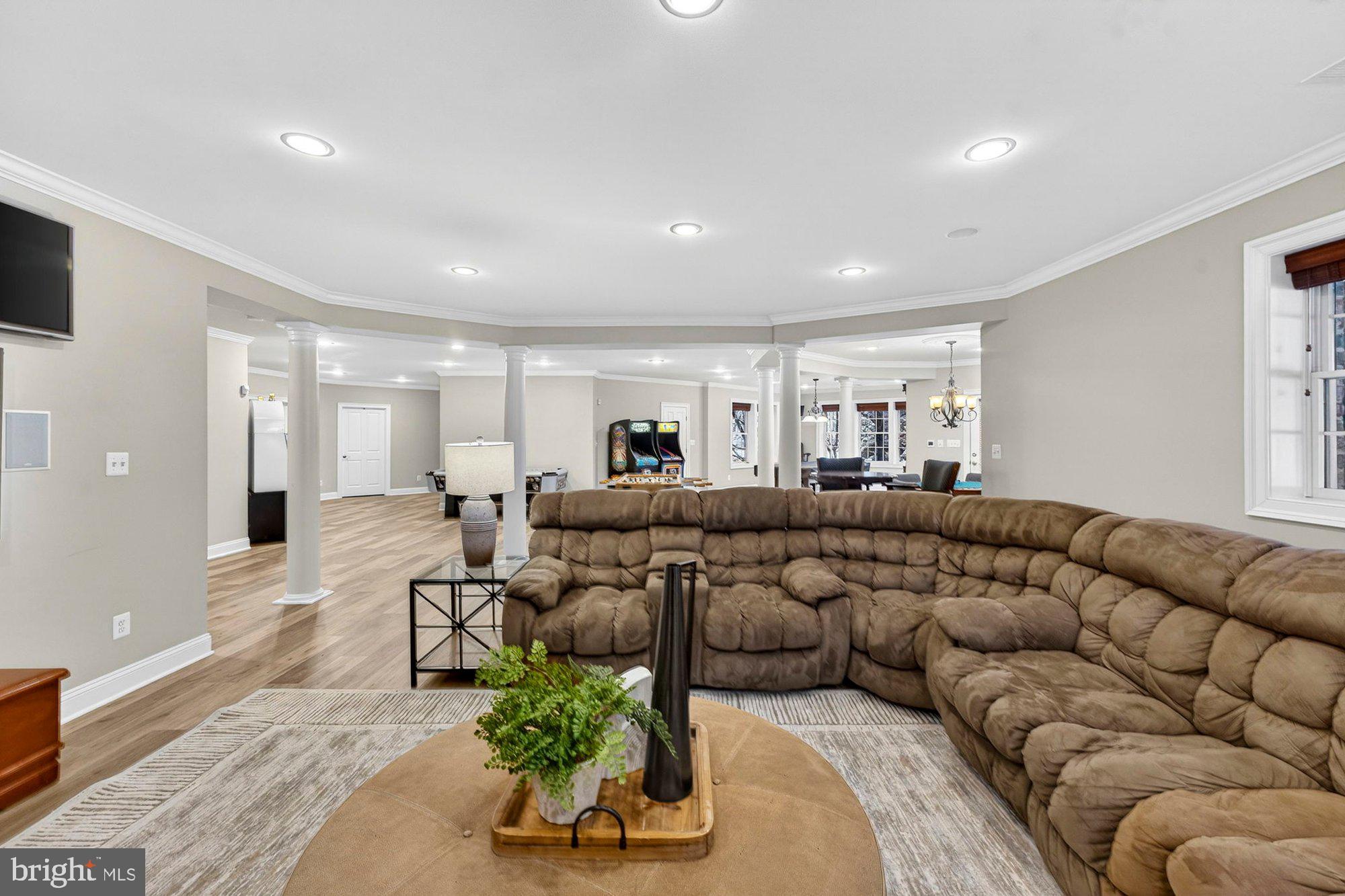 VINTAGE CREST - Residential