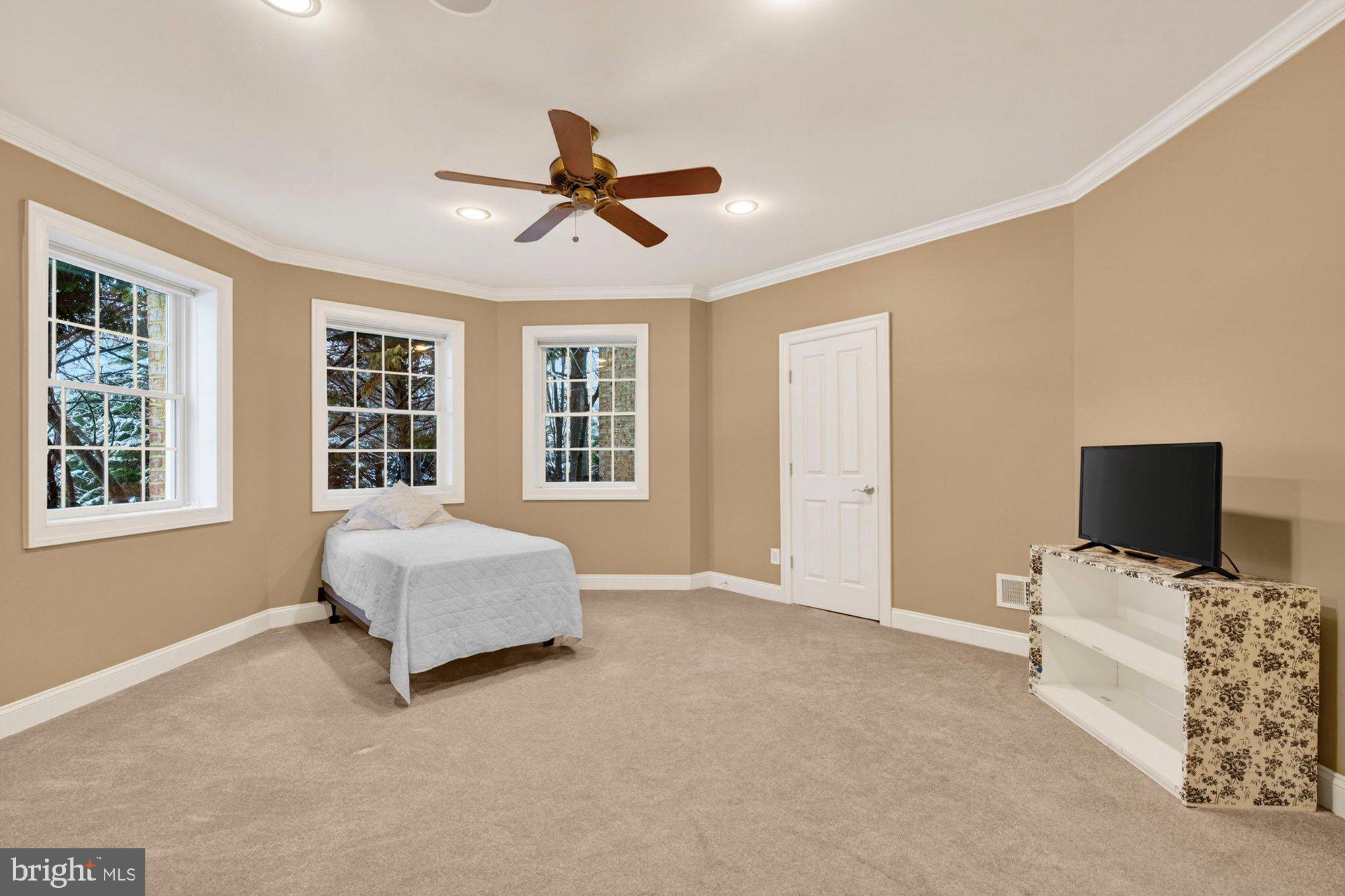 VINTAGE CREST - Residential