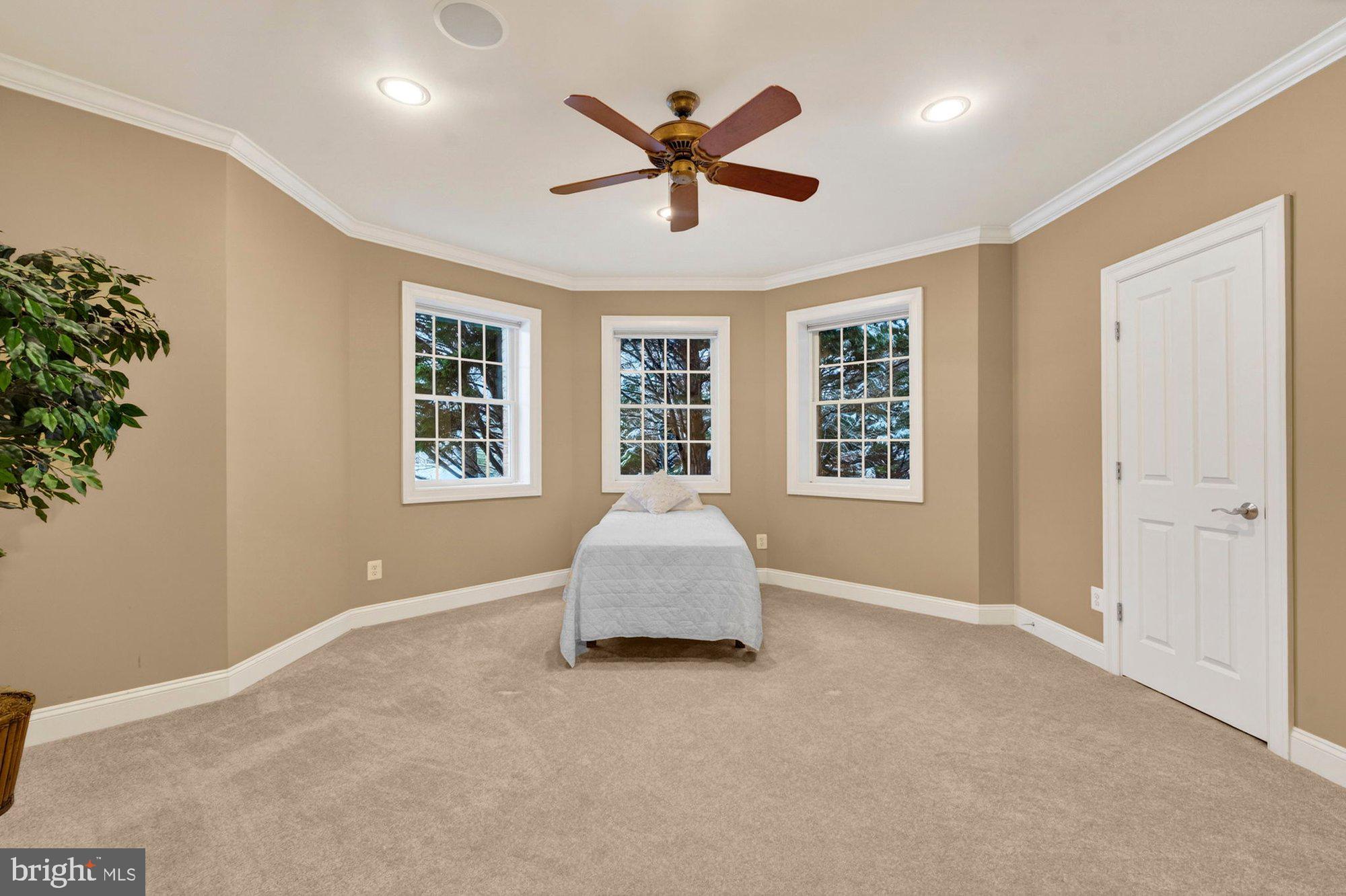 VINTAGE CREST - Residential