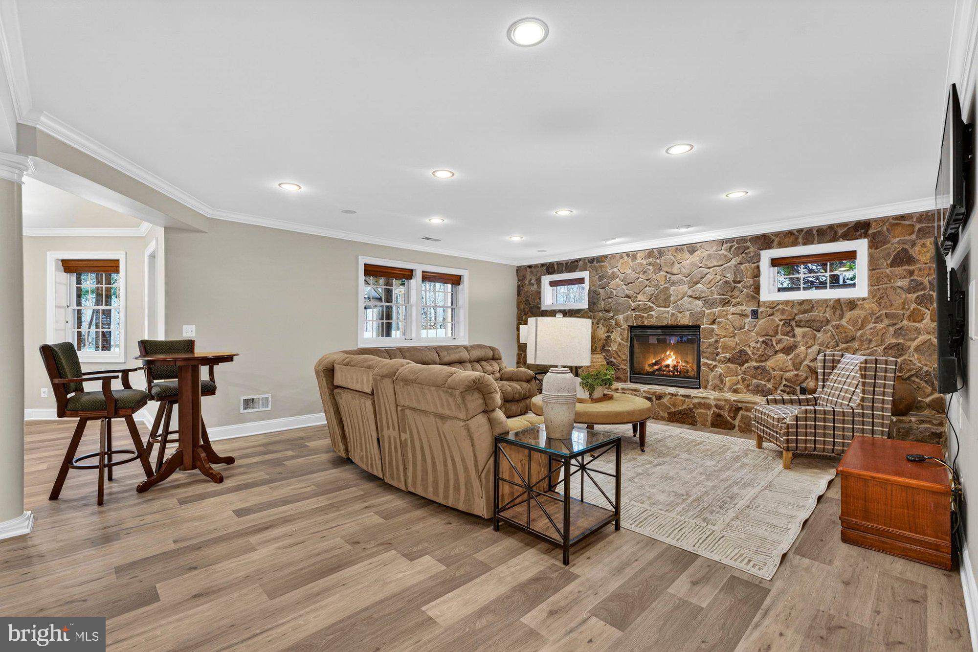 VINTAGE CREST - Residential