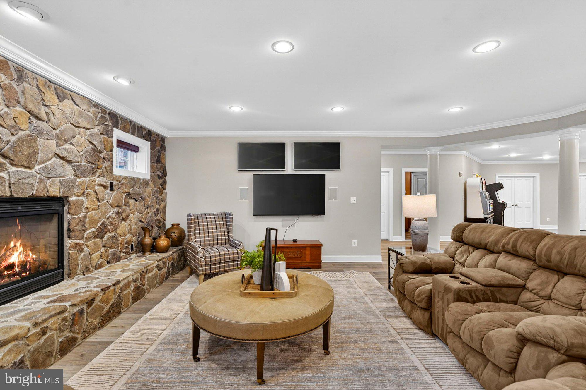 VINTAGE CREST - Residential