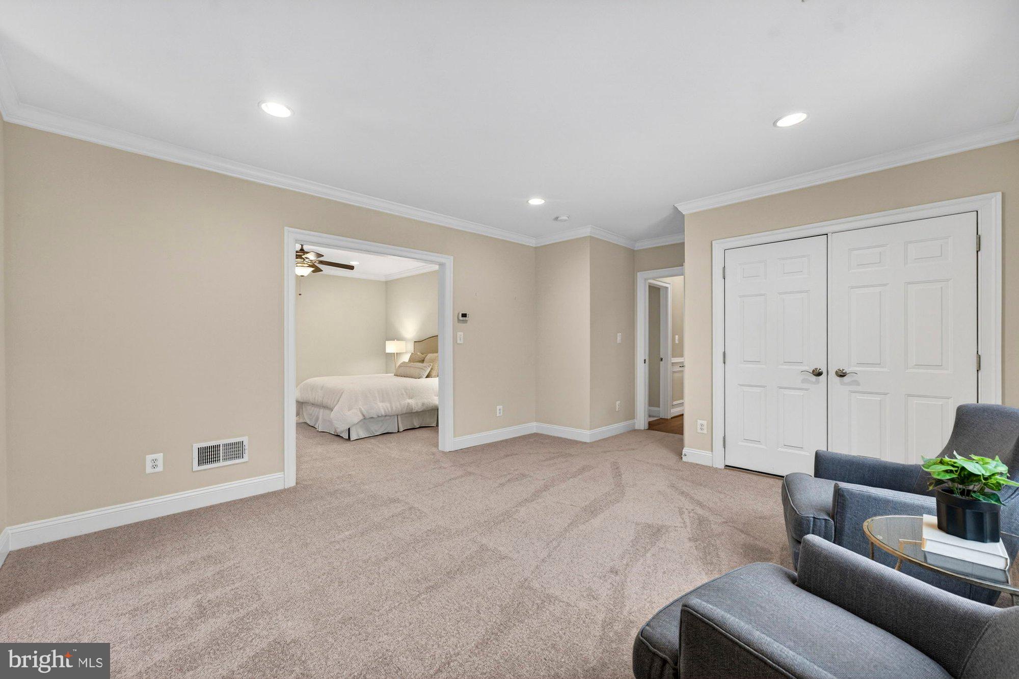 VINTAGE CREST - Residential