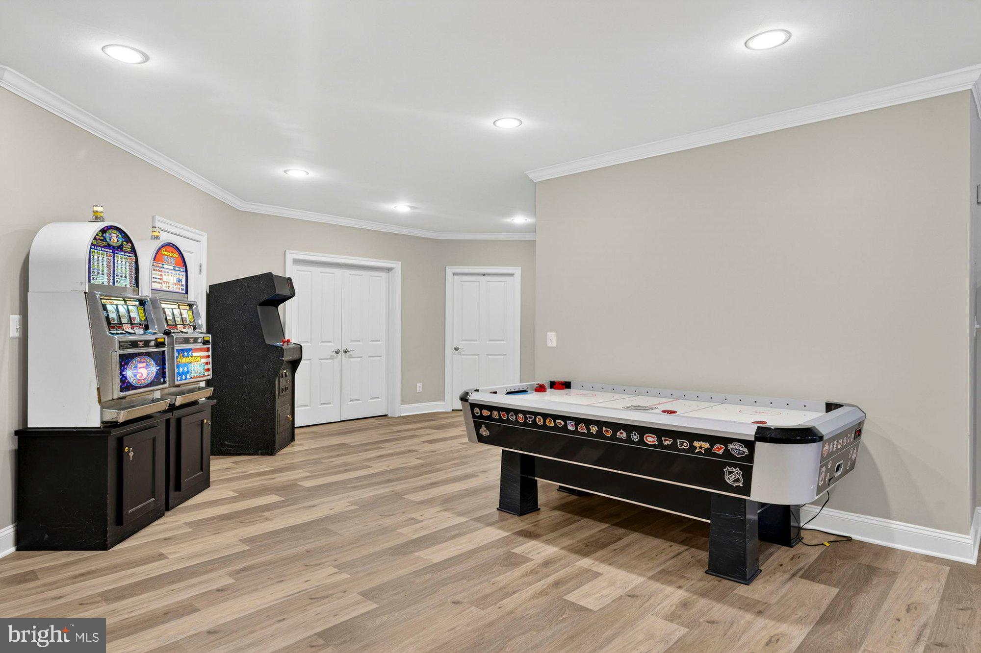 VINTAGE CREST - Residential