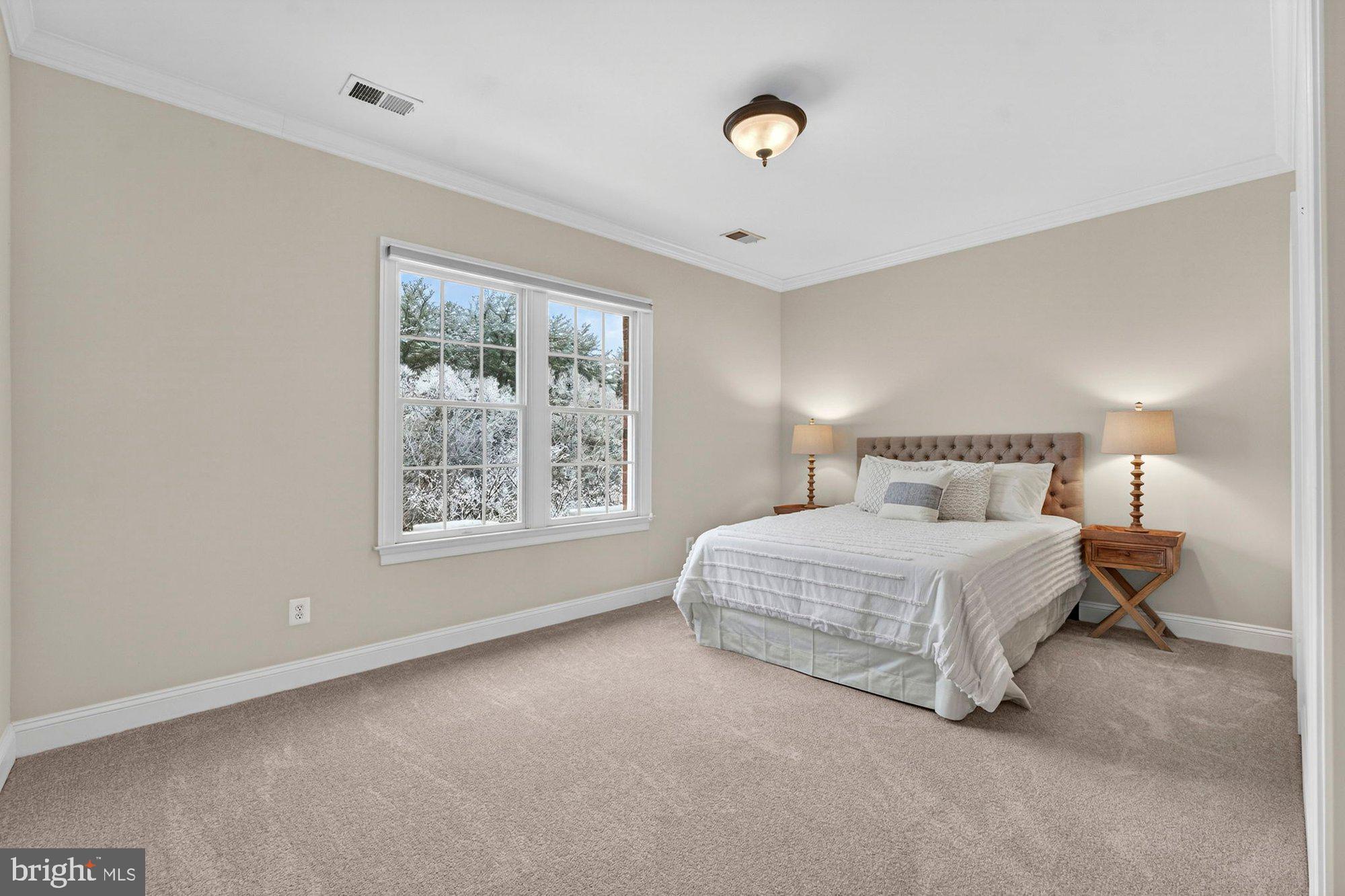 VINTAGE CREST - Residential