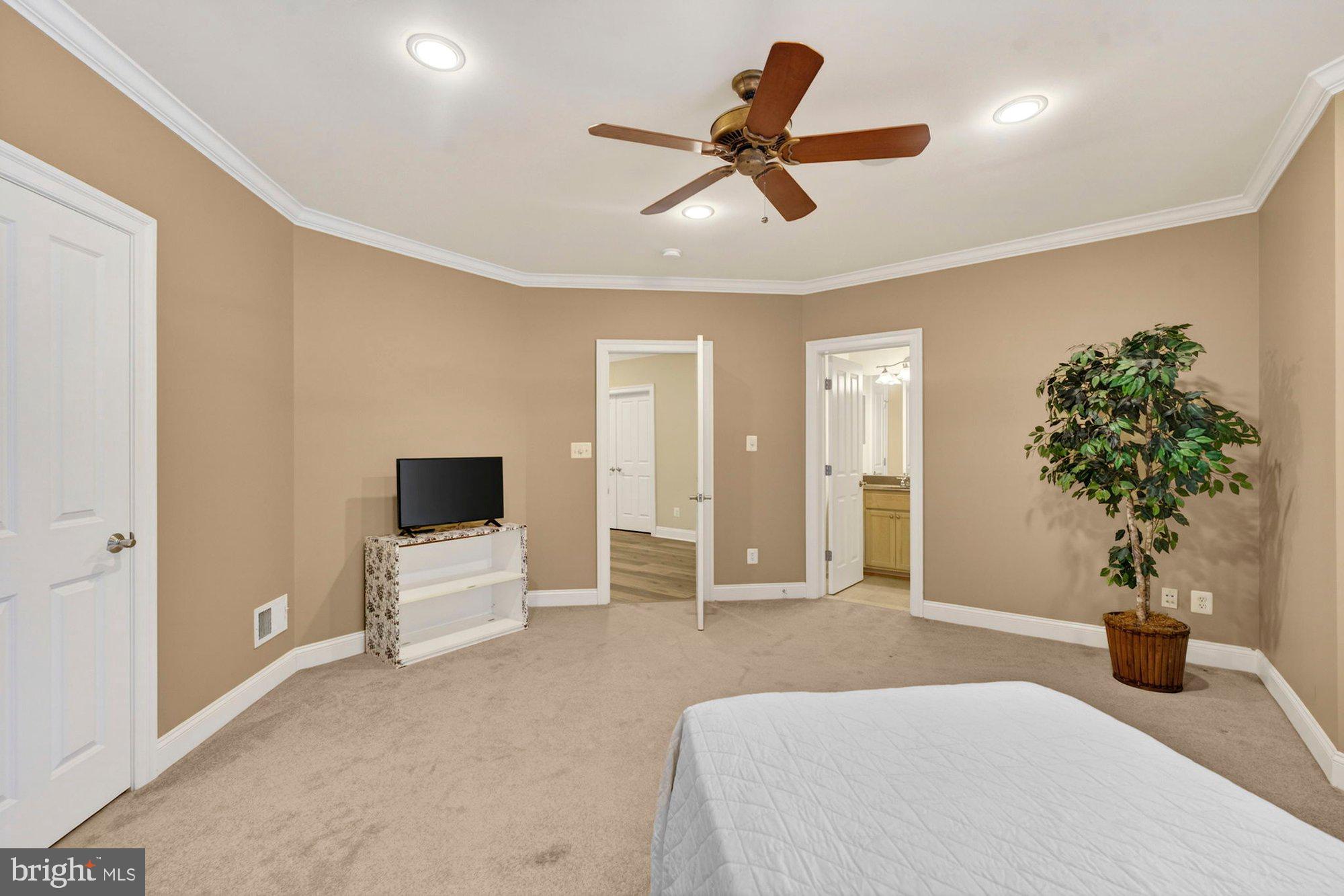 VINTAGE CREST - Residential