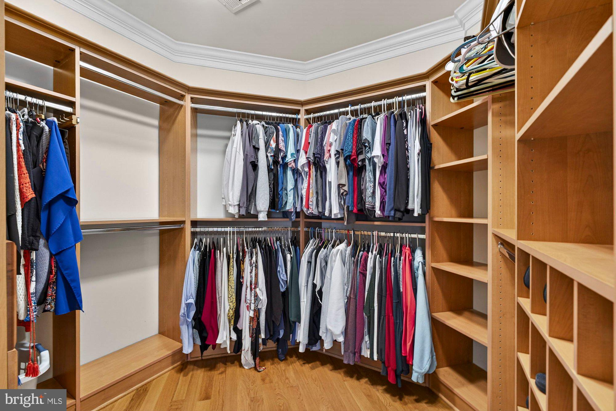 VINTAGE CREST - Residential