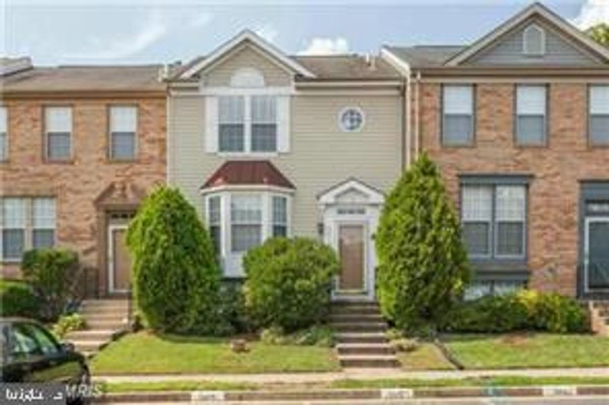 Court*Backs to Trees/Isld in Frnt*Hdwd on entire M/LVL*Updated Ktchn SS appliances, Granite Countertops, Bay Window Space for Table, Backsplash*Lrg Liv & Din Combo*M/Suite w/WIC, Luxury. Bth w/Granite Vanity & Tiled flooring*Spacious 2nd/3rd Bdrm w/pre-wired clog fans*Fully Fnsh BSMT w/4th Bdrm(TV Conveys), Full Bath, Rec Rm, Ample of Storage*Walkout *Patio*F/Fncd*Copper Plumbing*Gas Heating*