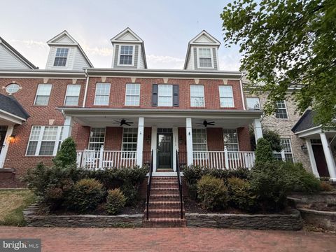 Photo of 13814 Custis Square, WOODBRIDGE, VA 22191 (MLS # VAPW2117178)