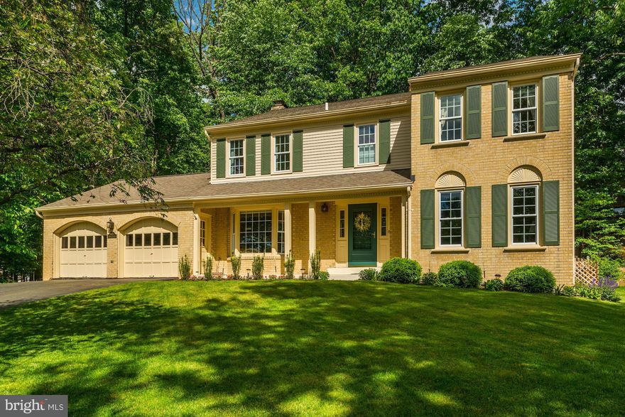 Beautiful colonial w/4 BR/3.5 BA. Located on a quiet cul-de-sac in sought after Westwood Forest. Serene lot w/front porch, deck & fenced yard backing to parkland. Updated KIT w/ granite counter, soft close doors & ss appliances. Generous owner s suite w/ sitting room & updated BA. FR w/wood FP. Fin LL w/rec rm, full BA, possible 5th BR. Close to downtown Vienna, Metro, Tyson s, & Wolftrap.