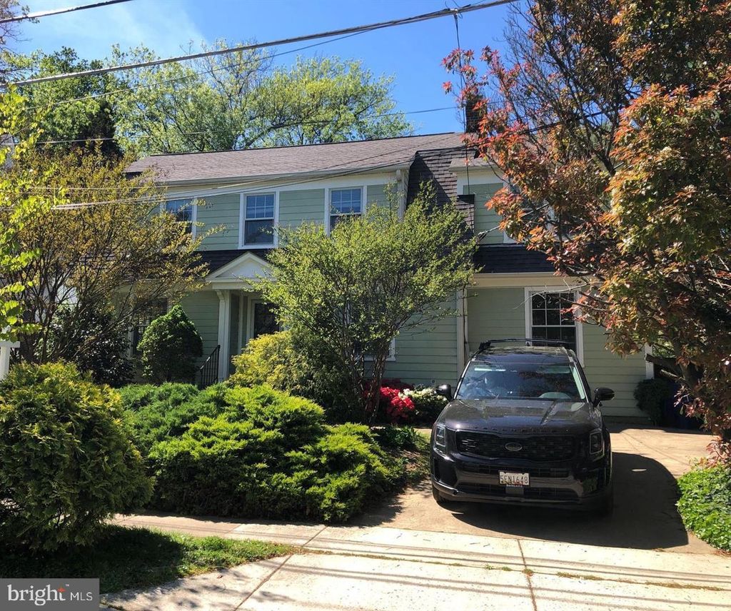 Photo of 8106 Maple Ridge Road, BETHESDA, MD 20814 (MLS # MDMC2201630)