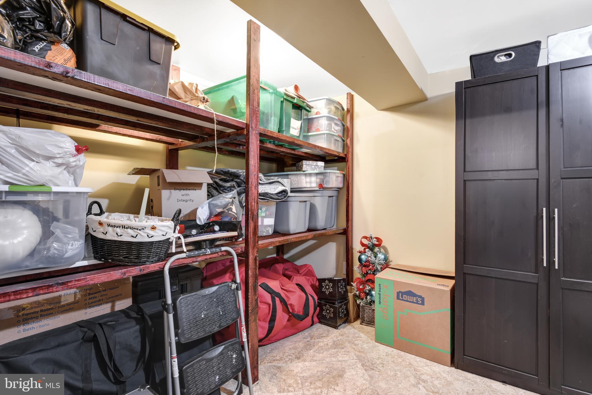 LYNDWOOD MANOR - Residential