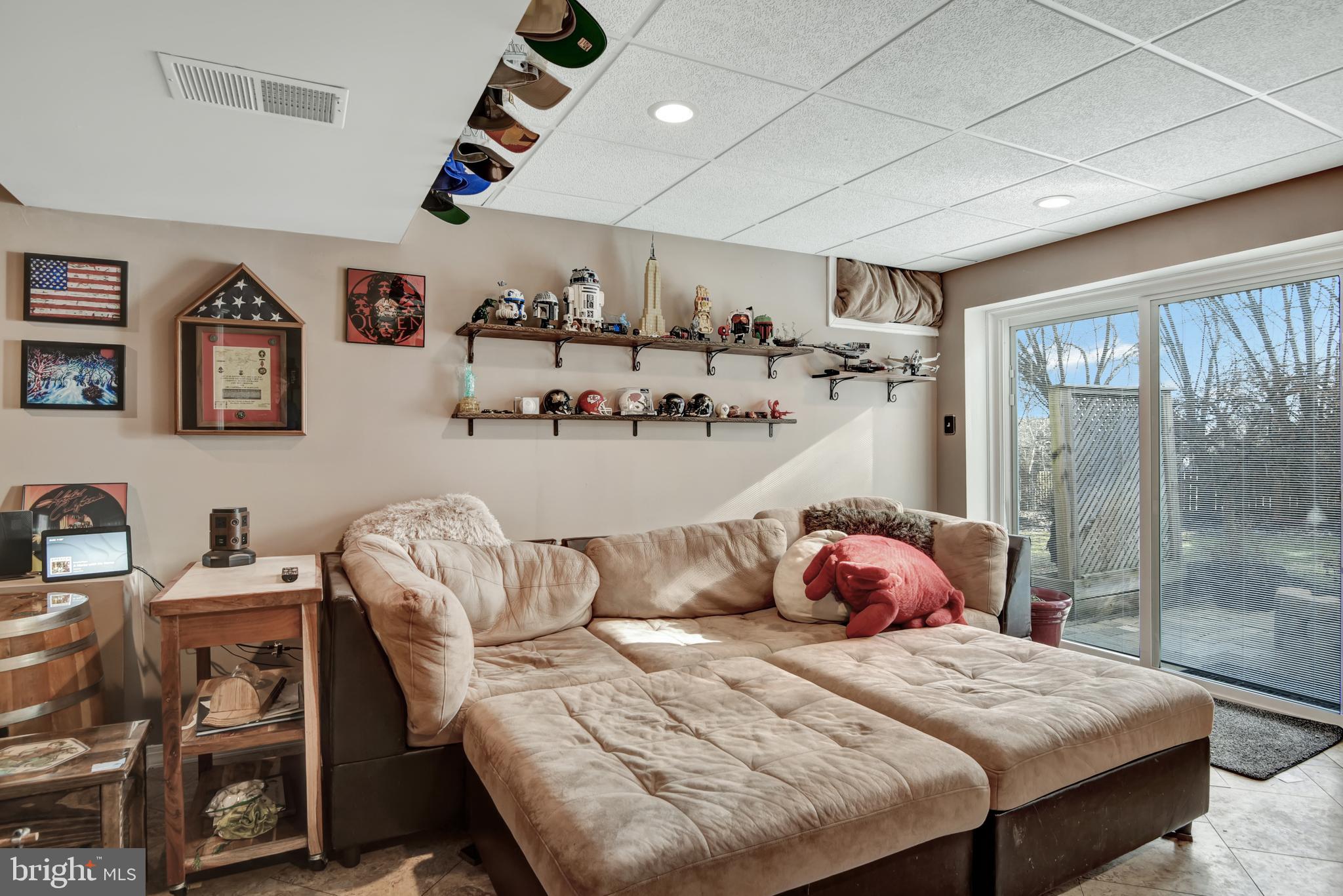 LYNDWOOD MANOR - Residential