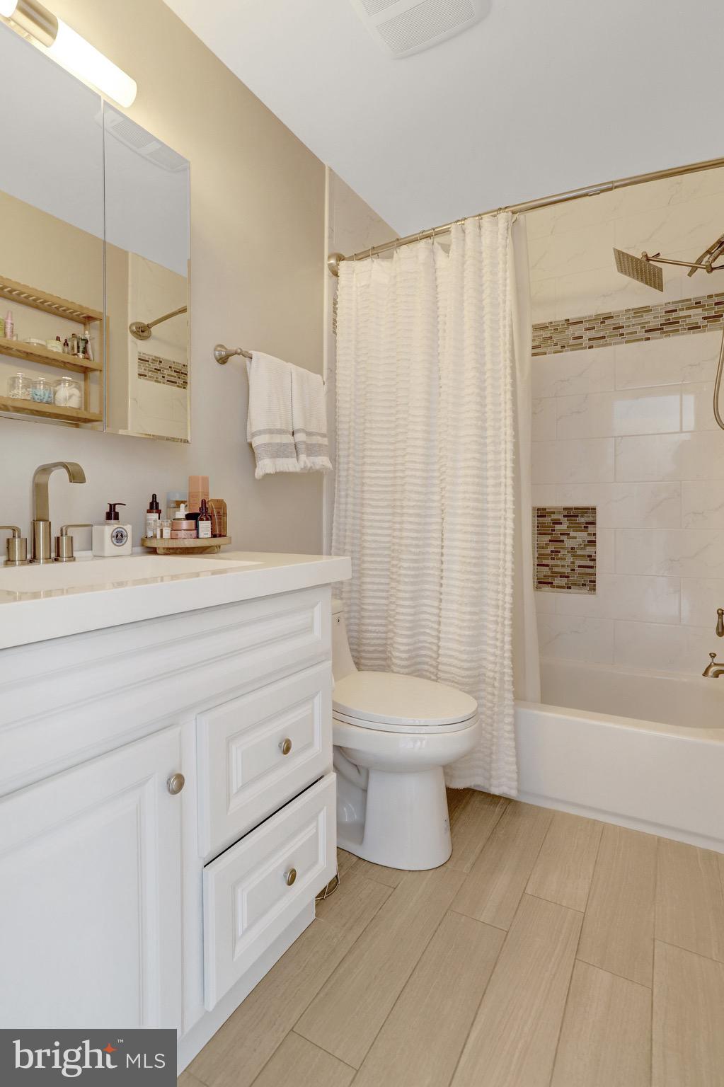 DUNDREE KNOLL - Residential