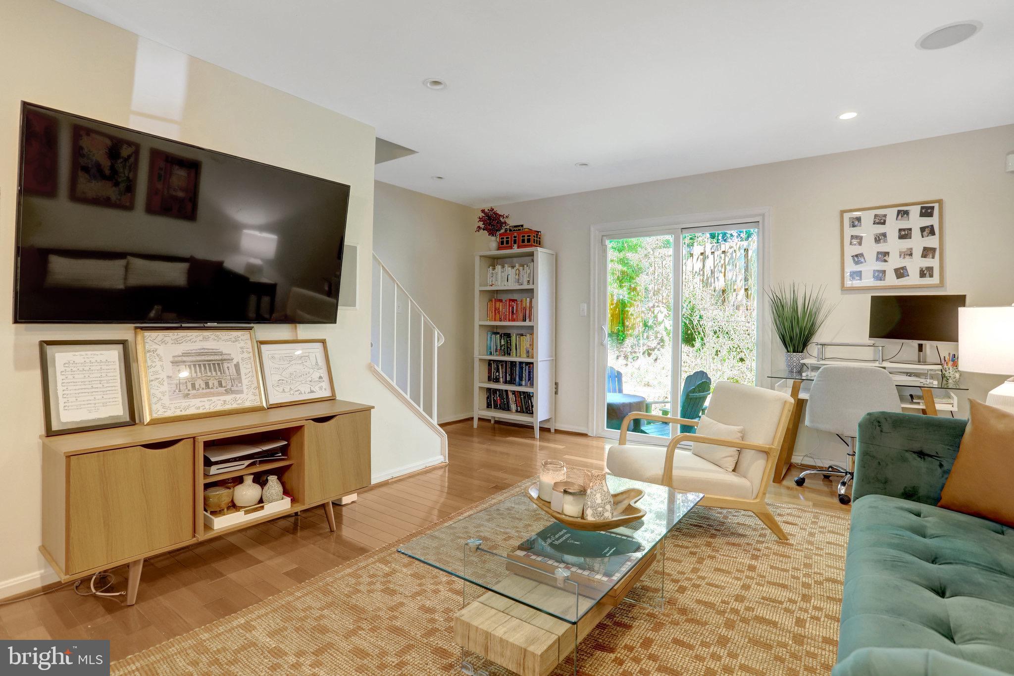 DUNDREE KNOLL - Residential