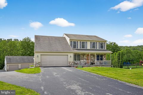 32 FAIRWAY DRIVE JONESTOWN PA 17038