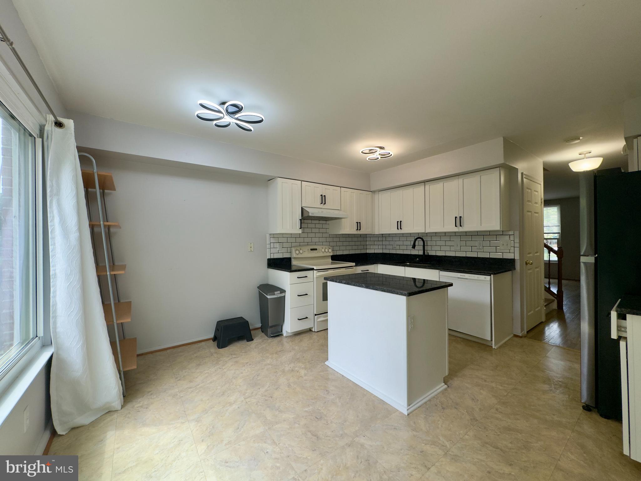 23 ANN STREET N