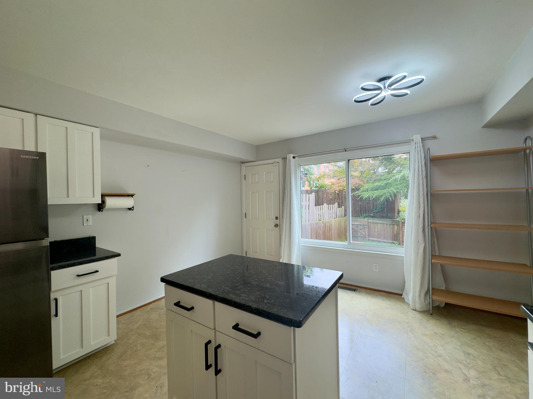 23 ANN STREET N
