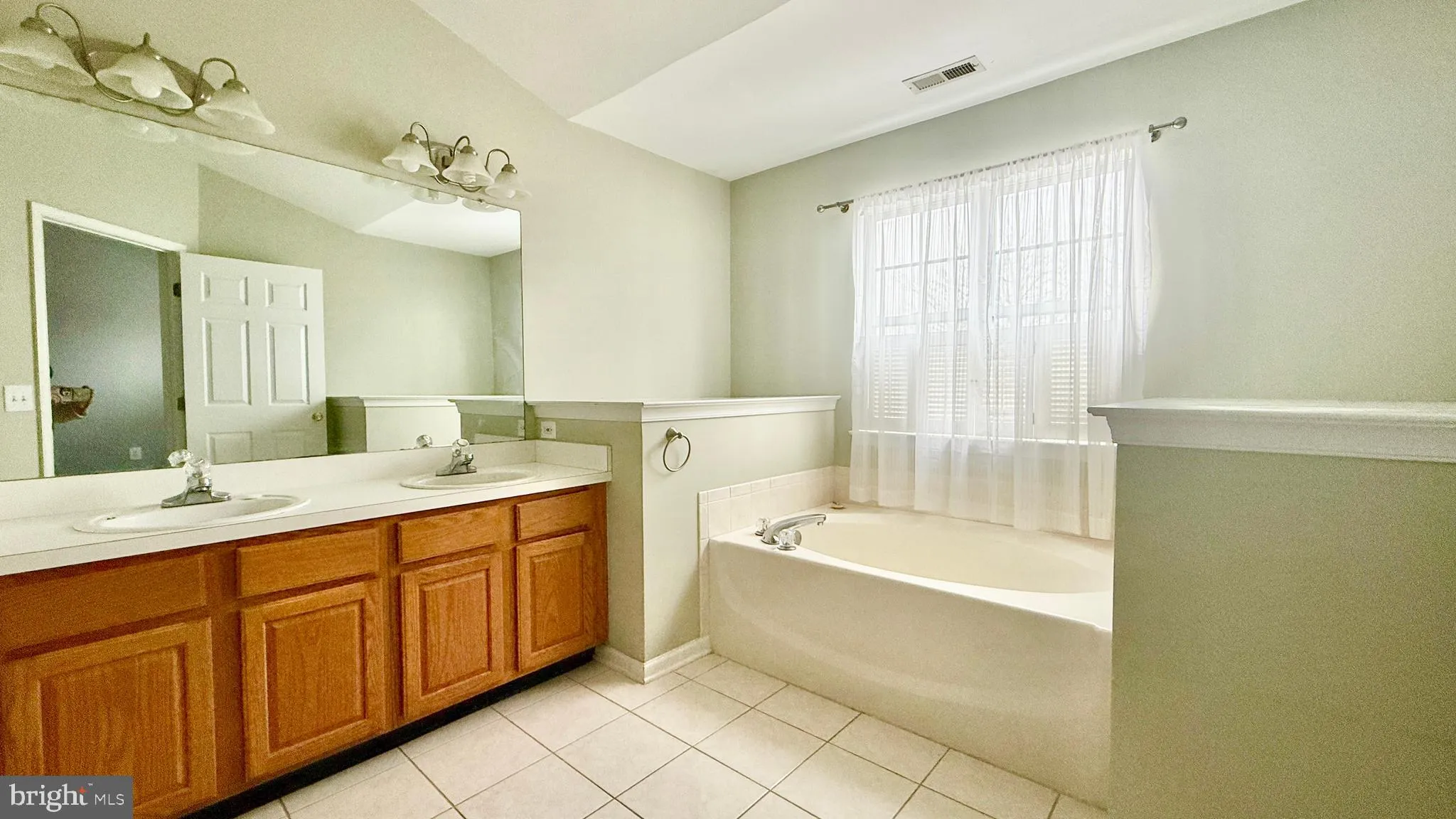 Robbinsville, New Jersey 08691, United States, 3 Bedrooms Bedrooms, ,3 BathroomsBathrooms,Residential,Active,21973