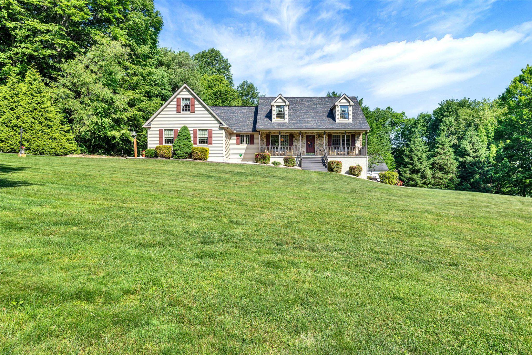 6 SHENKS WOOD COURT