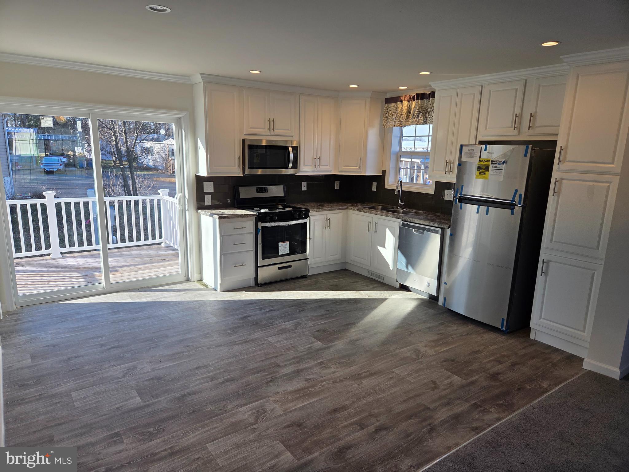 MELODYLAKESCNTRYCLUB - Residential