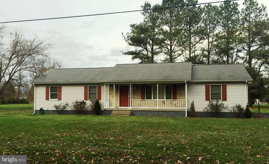 Highest and Best Due by 7/20 at 4pm
Unique large home! This property features an extra large family room that steps down, fenced in back yard, central vacuum, closets everywhere, wood floors, and all the space you could ask for. Seller is offering 3% in closing help with a full price offer.  HOA is optional and offers a boat ramp, beach, pier and pavilion.