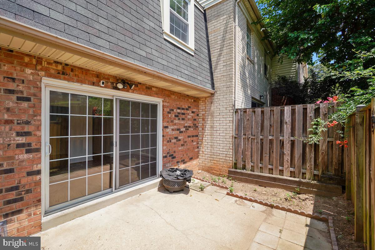 838 COLLEGE PARKWAY 11-838