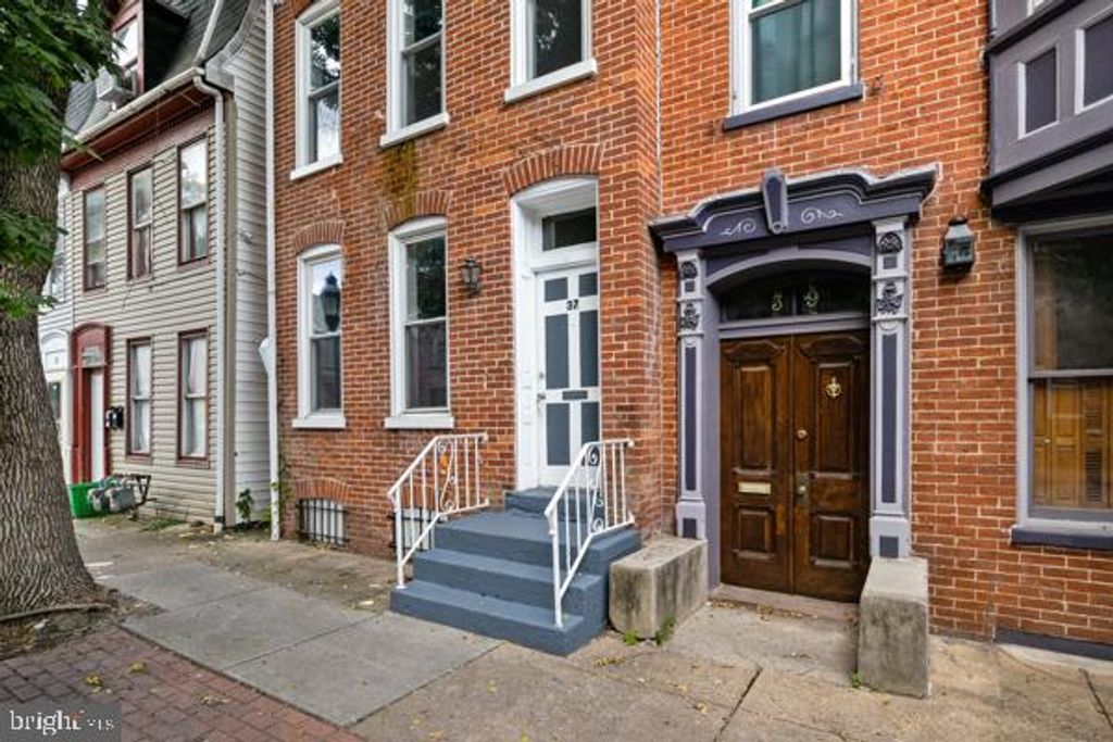Photo of 37 S Penn Street, YORK, PA 17401 (MLS # PAYK2089932)