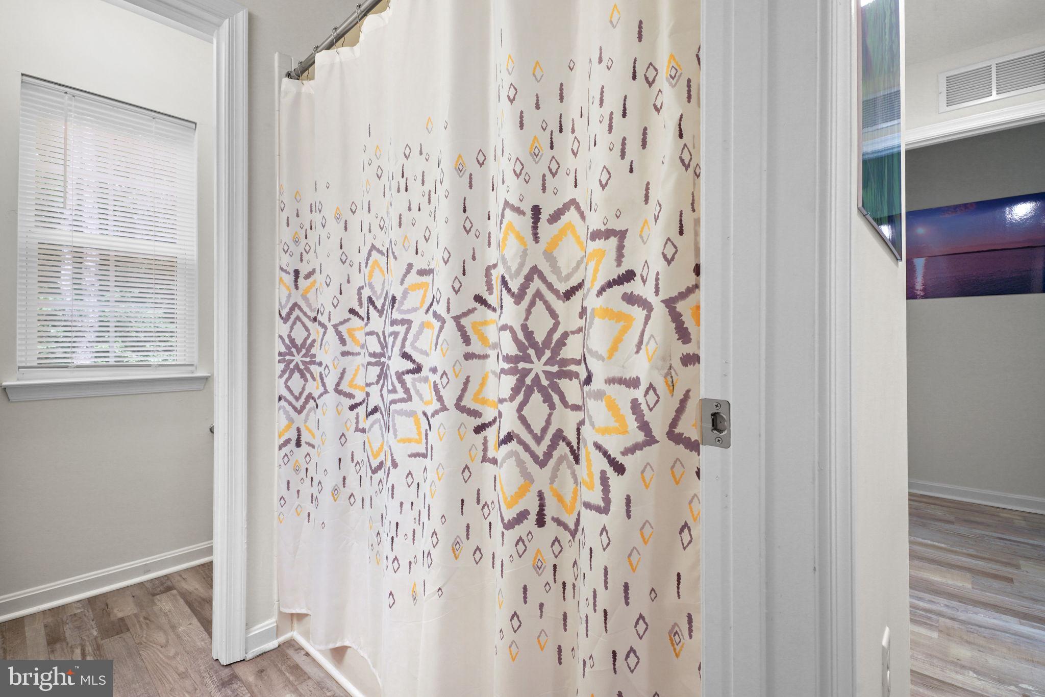 CAPTAIN'S COVE - Residential