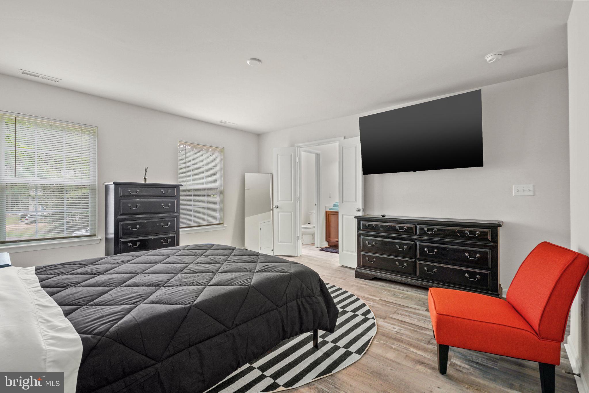 CAPTAIN'S COVE - Residential