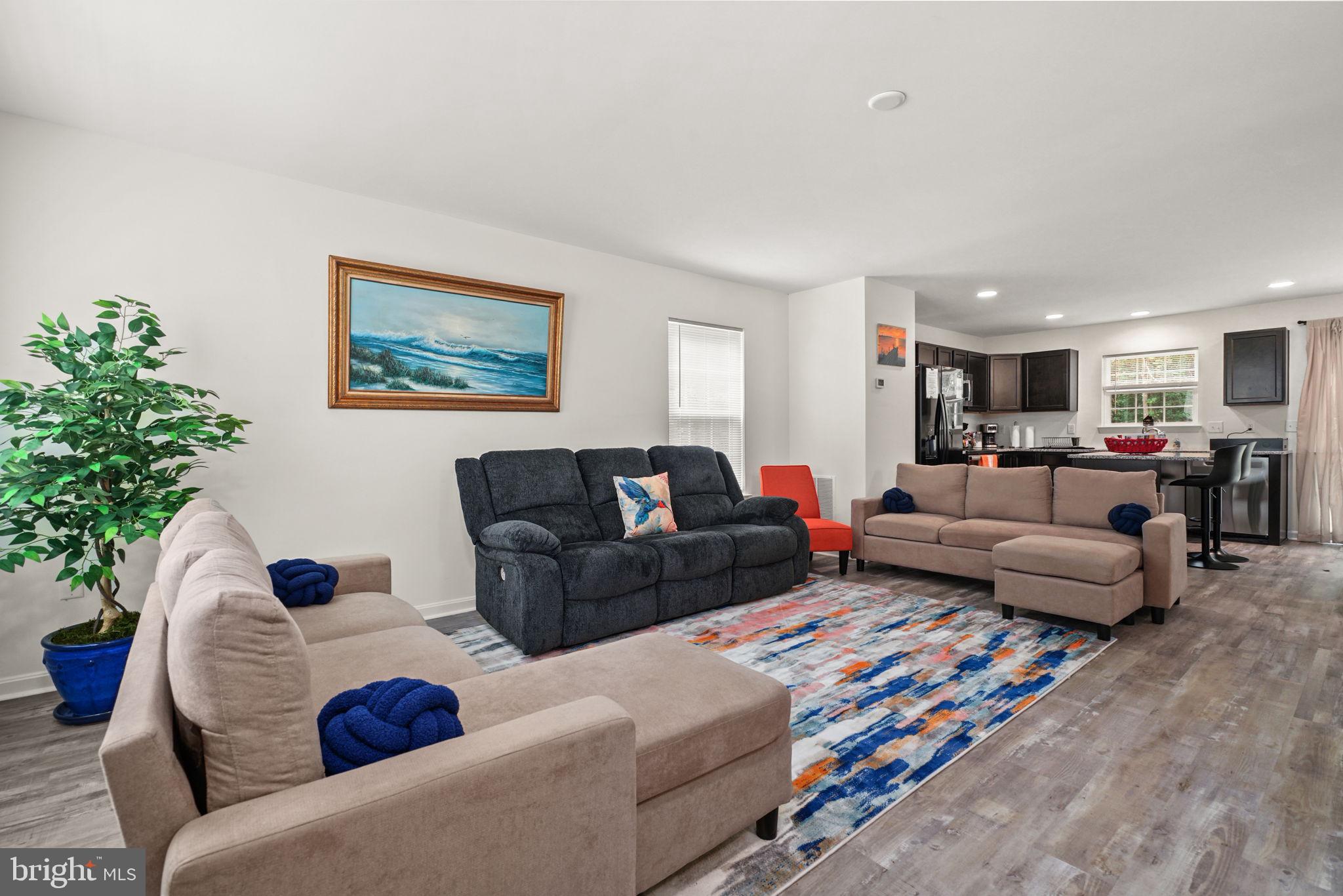 CAPTAIN'S COVE - Residential